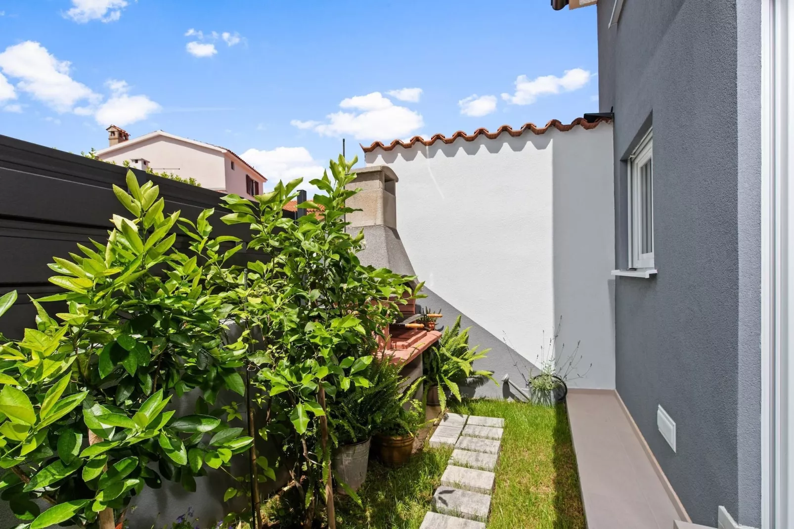 Holiday Home Sea - Beautiful Garden, Sea View-Gardens summer