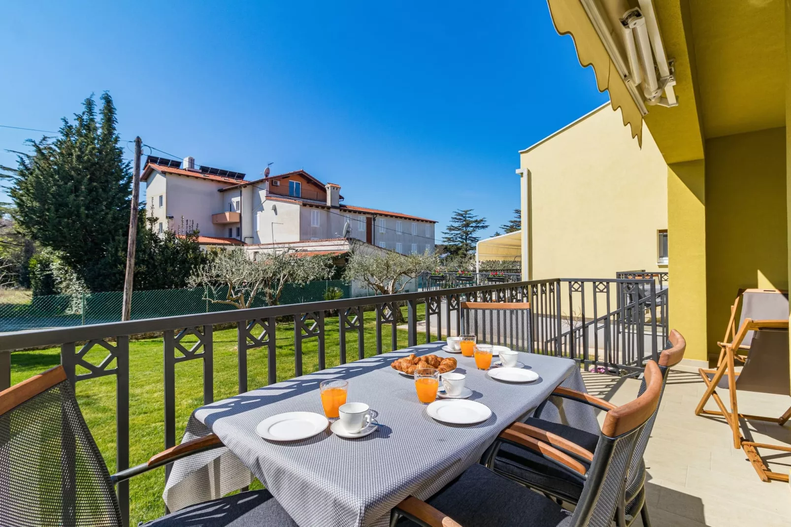 Laurus - Modern, Elegant Apartment (Rosemary)-Terrace