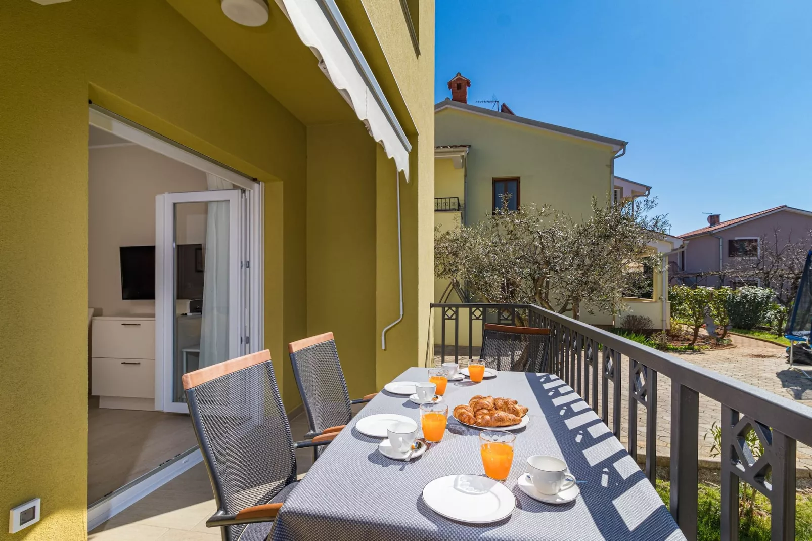 Laurus - Modern, Elegant Apartment (Rosemary)-Terrace