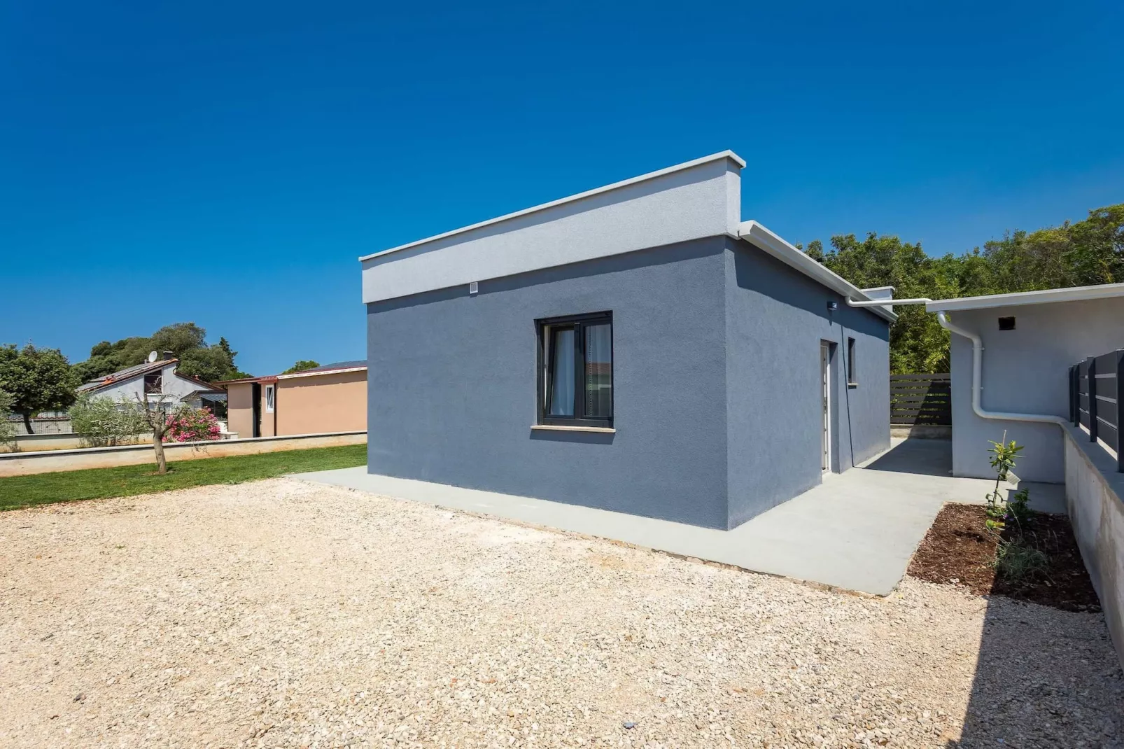 Eco - Beach House Peroj-Außenbereich Sommer