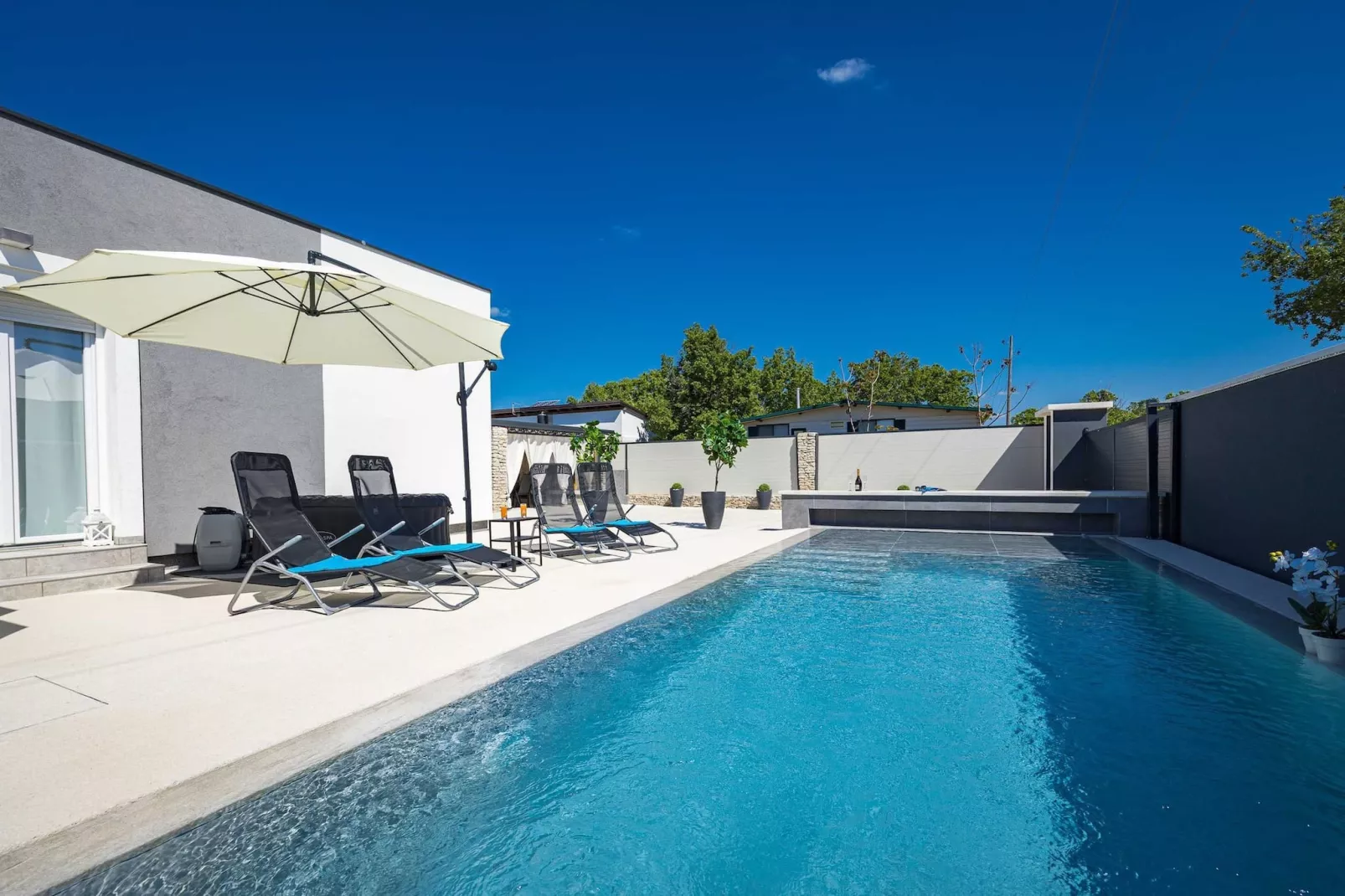 poolofhouse