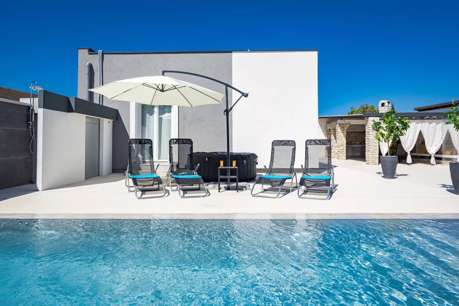 Villa Marsel (4+2) - Private Pool and Jacuzzi-Pool