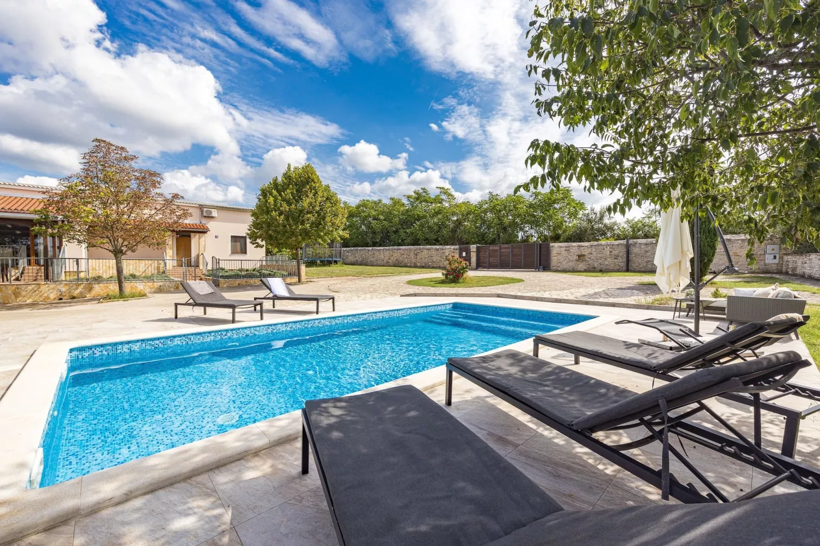 Villa San Antonio with Private Pool-Schwimmbad