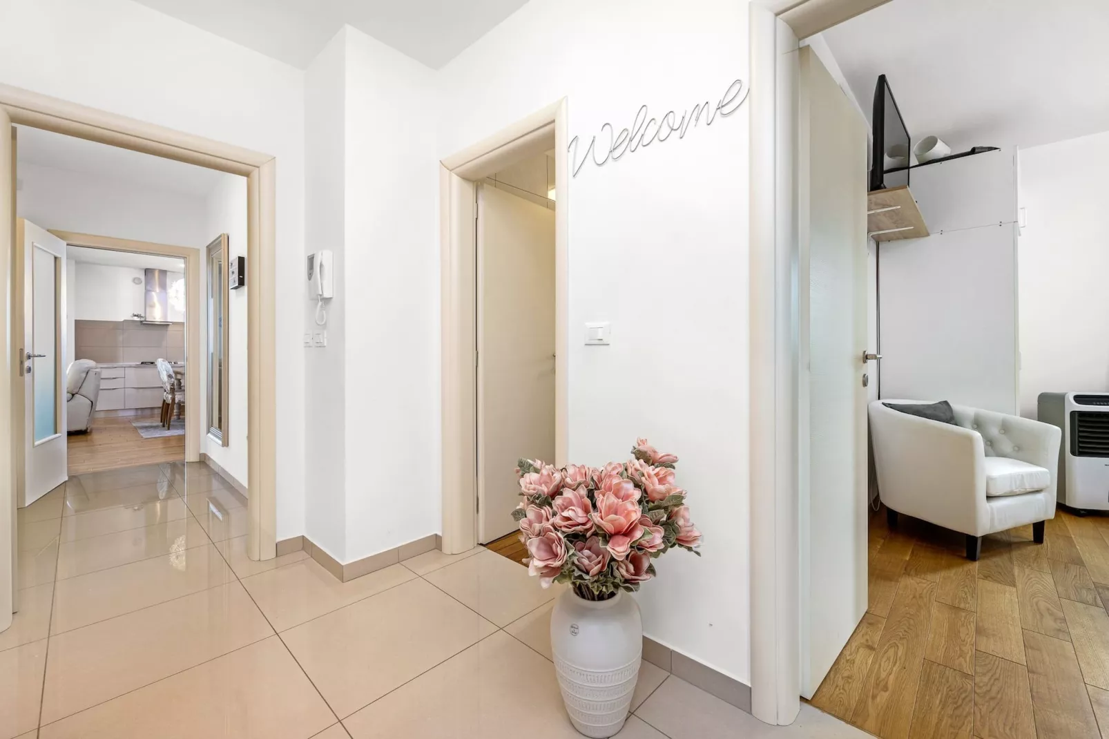 Villa San Antonio with Private Pool-Flur