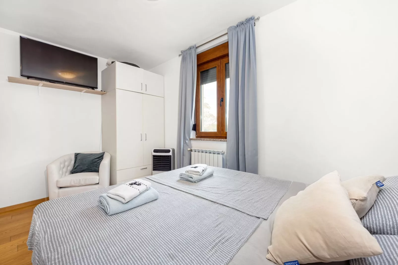 Villa San Antonio with Private Pool-Schlafzimmer