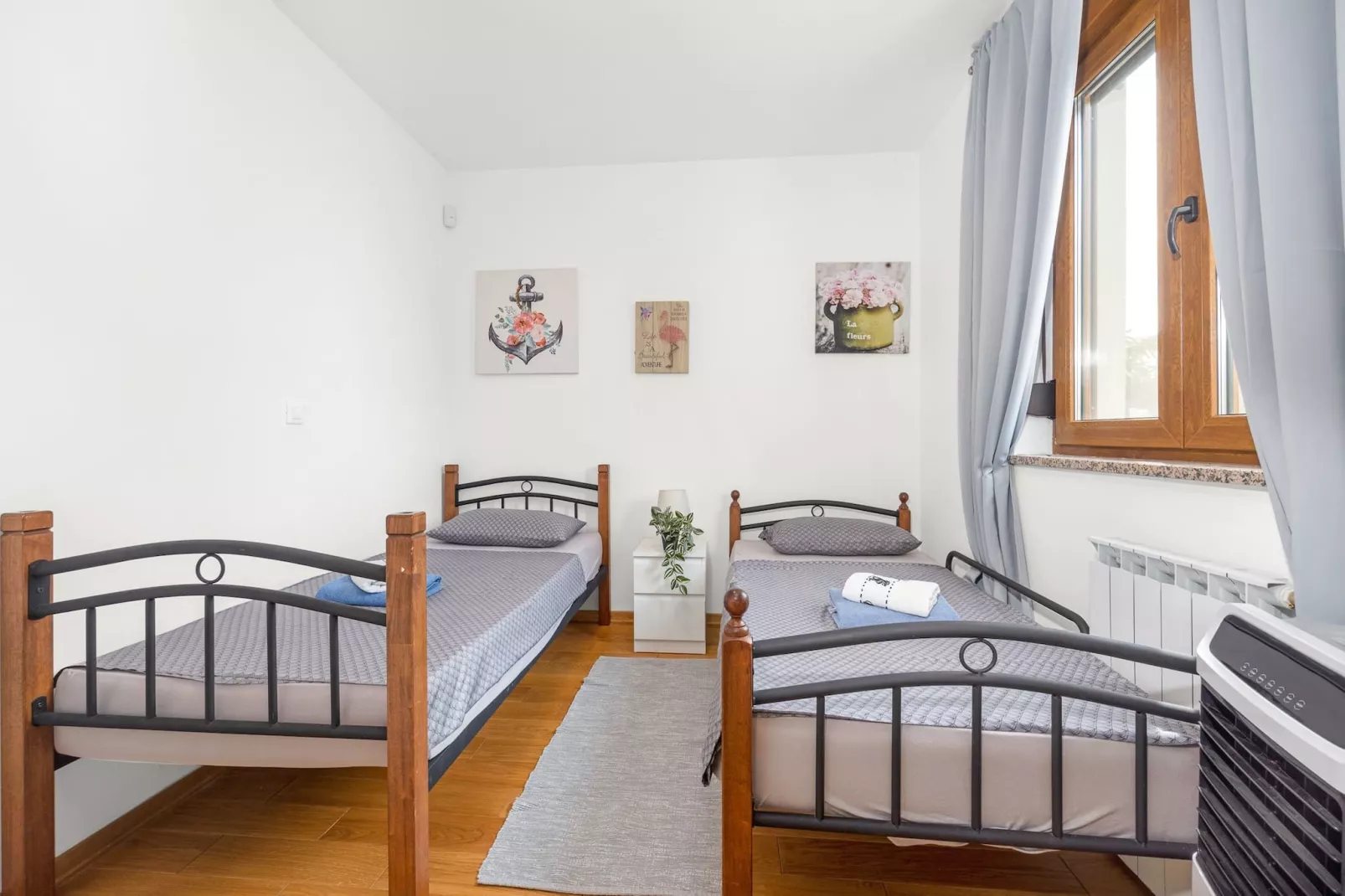 Villa San Antonio with Private Pool-Schlafzimmer