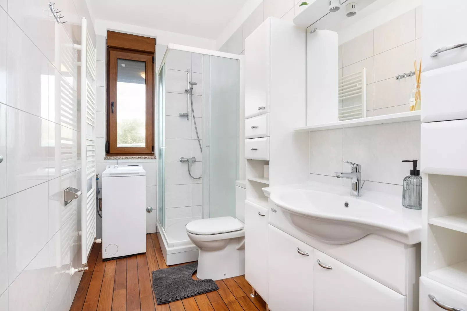 Villa San Antonio with Private Pool-Badezimmer
