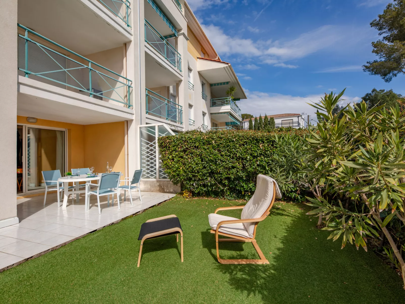 Le Clos Saint Saens-Outside