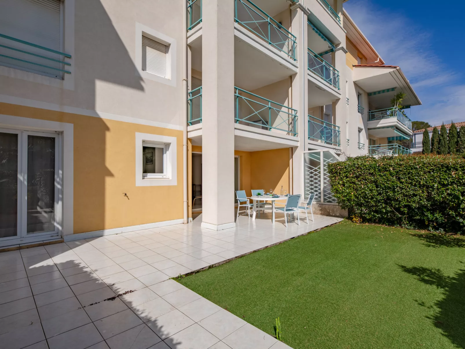 Le Clos Saint Saens-Outside