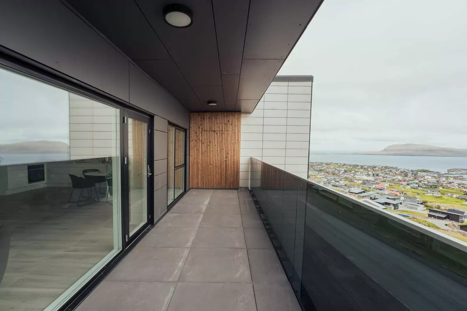 Stunning apartment with city views-View