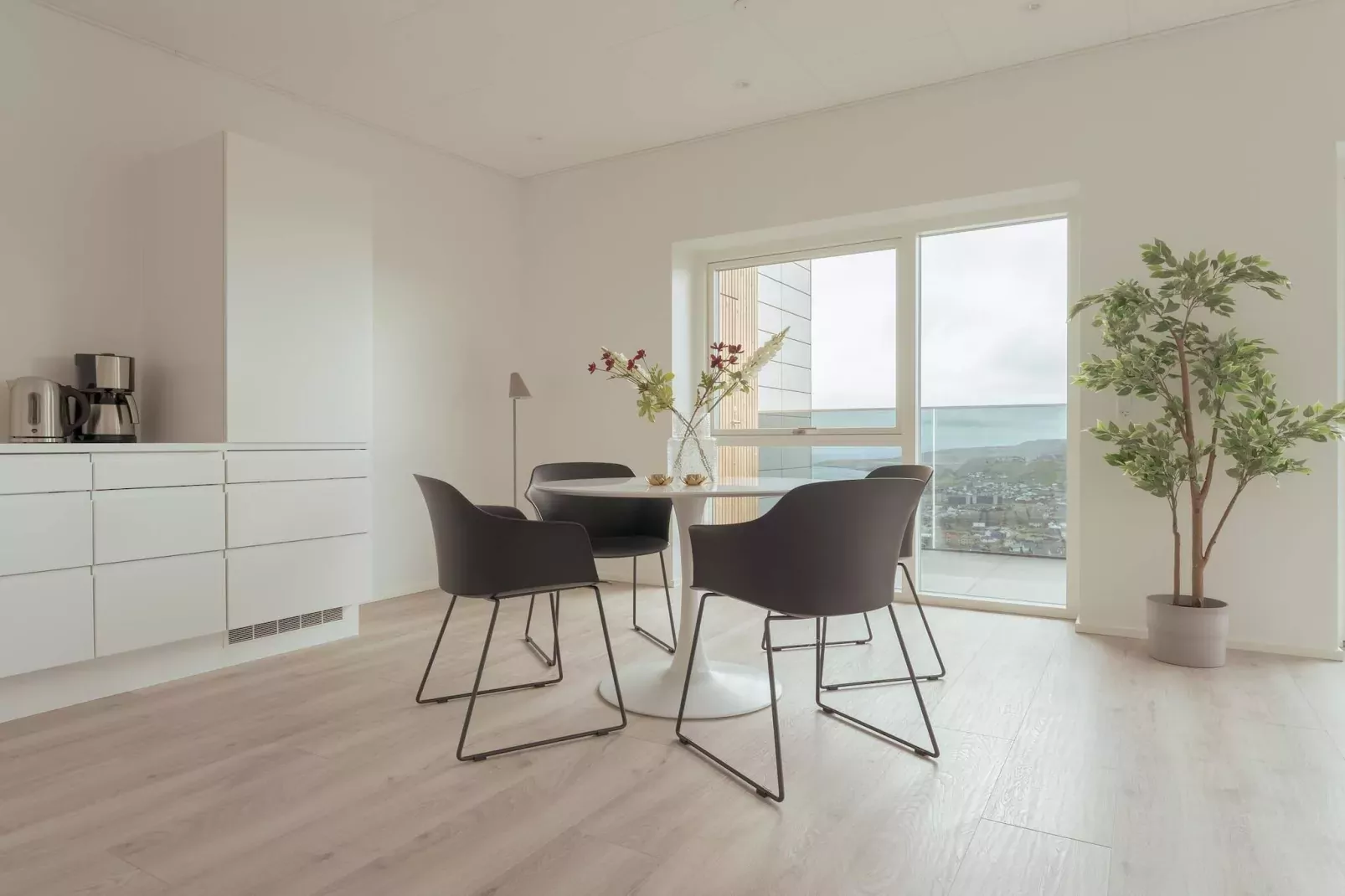 Stunning apartment with city views-Indoor