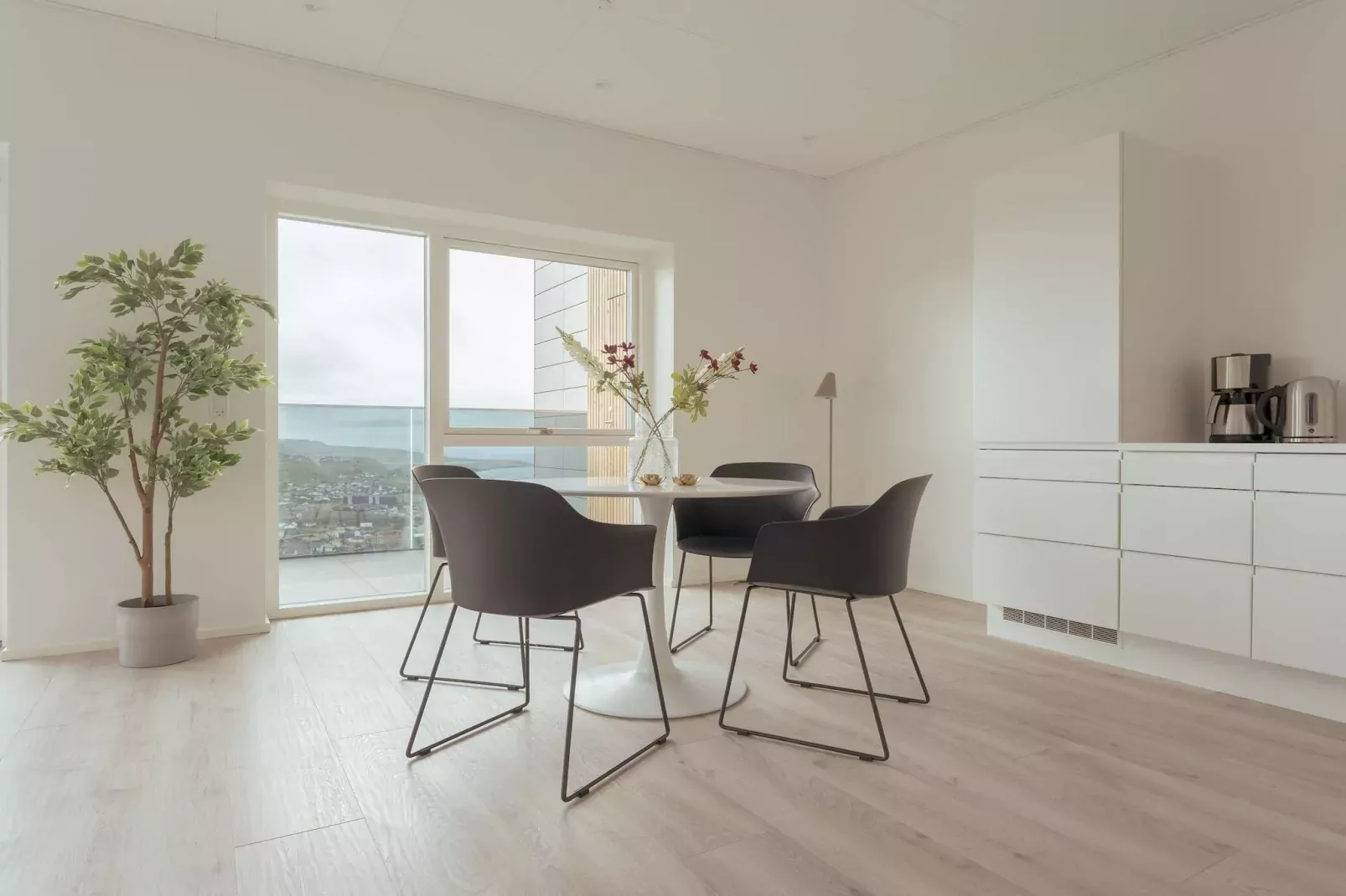 Stunning apartment with city views-Indoor