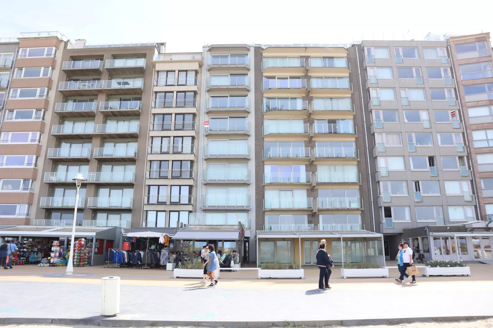 DE BRANDING 601-Exterior summer