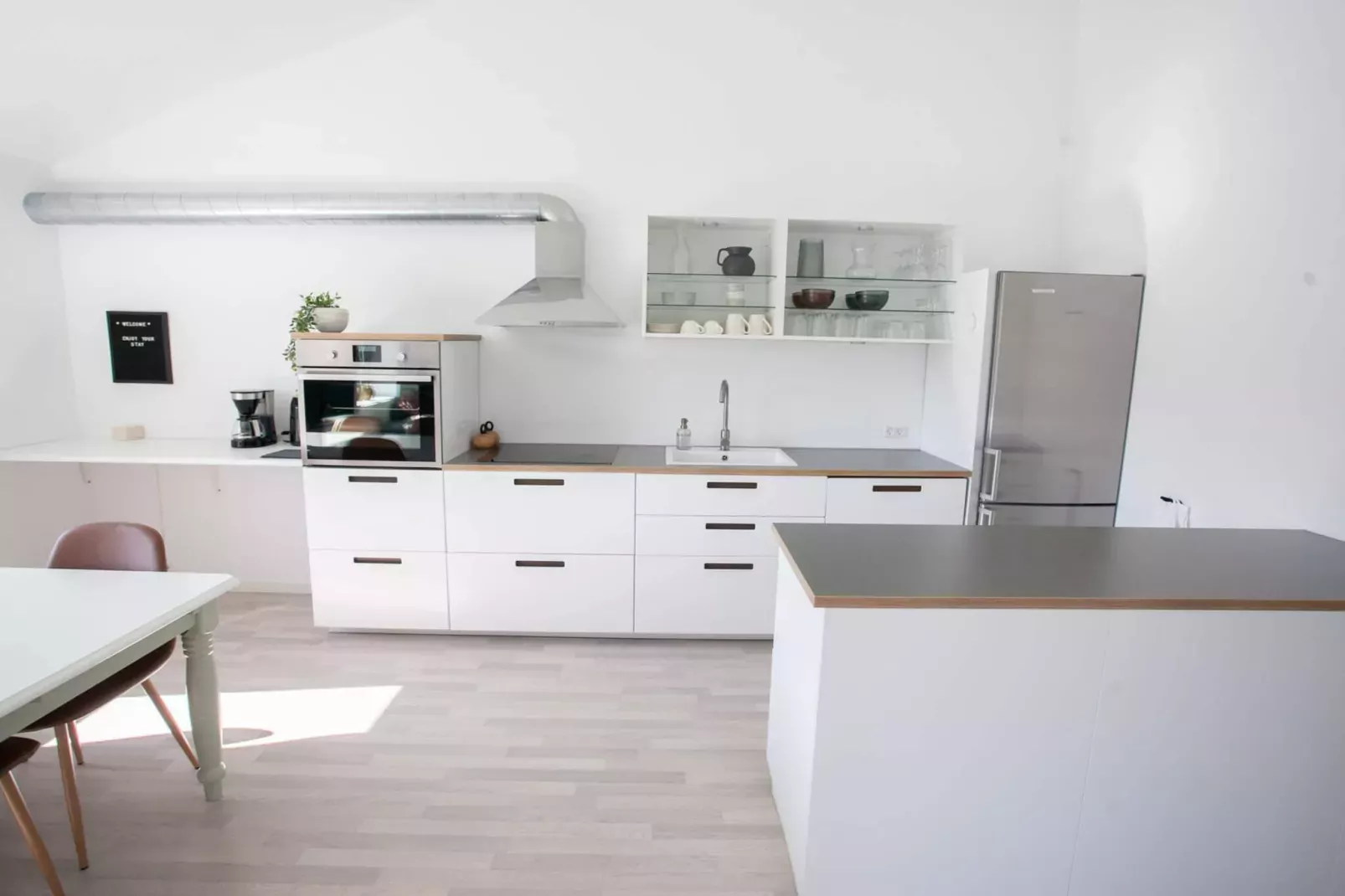 Bright Apt near City Park - By Traum Ferienwohnungen-Indoor