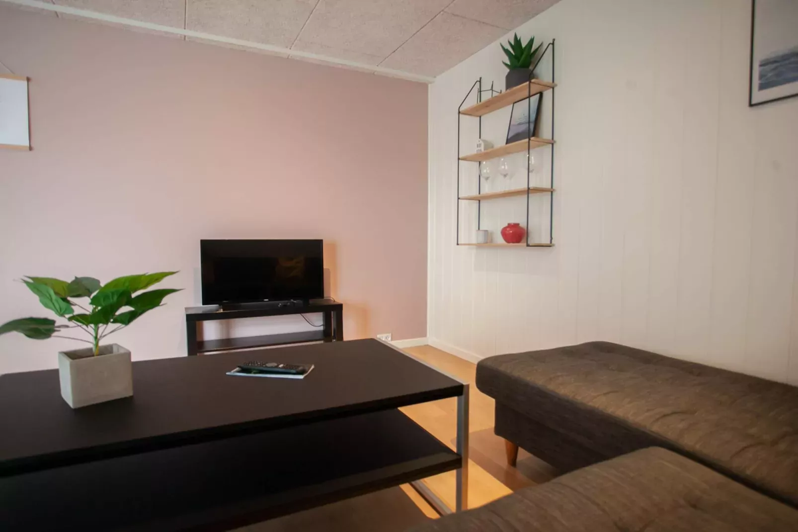 Modern Retreat in Midvagur - By Traum Ferienwohnungen