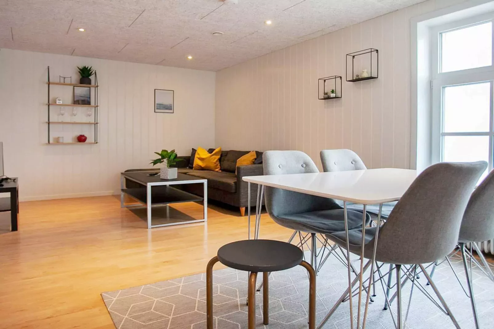 Modern Retreat in Midvagur - By Traum Ferienwohnungen-Indoor