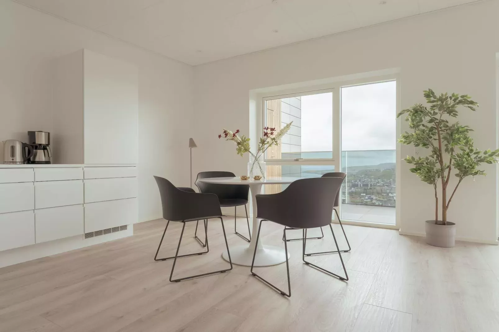 Nice apartment with sea-views-Indoor
