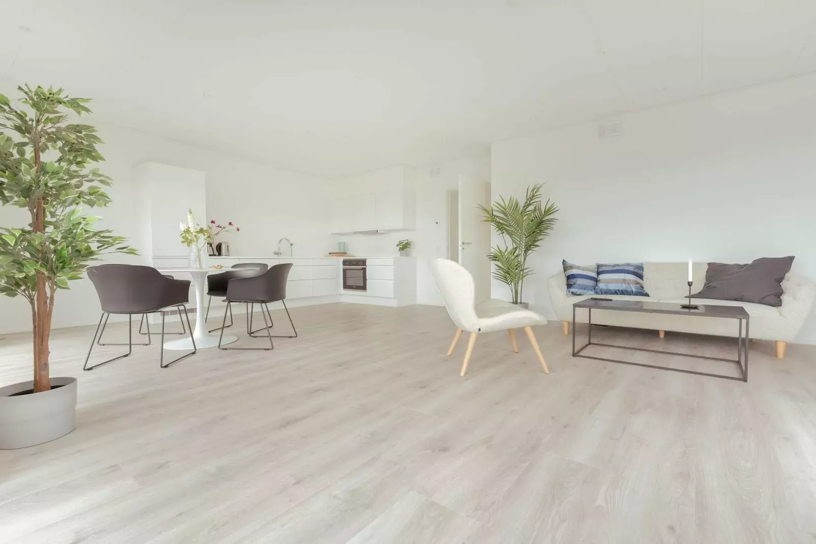 Sea-view apartment in prime area-Indoor
