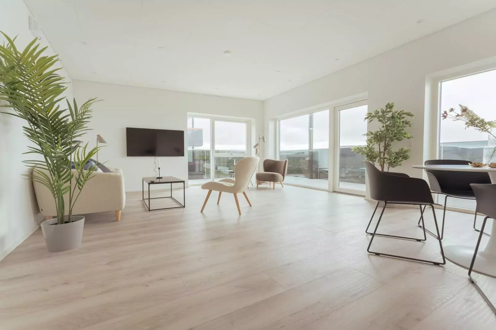Sea-view apartment in prime area-Indoor