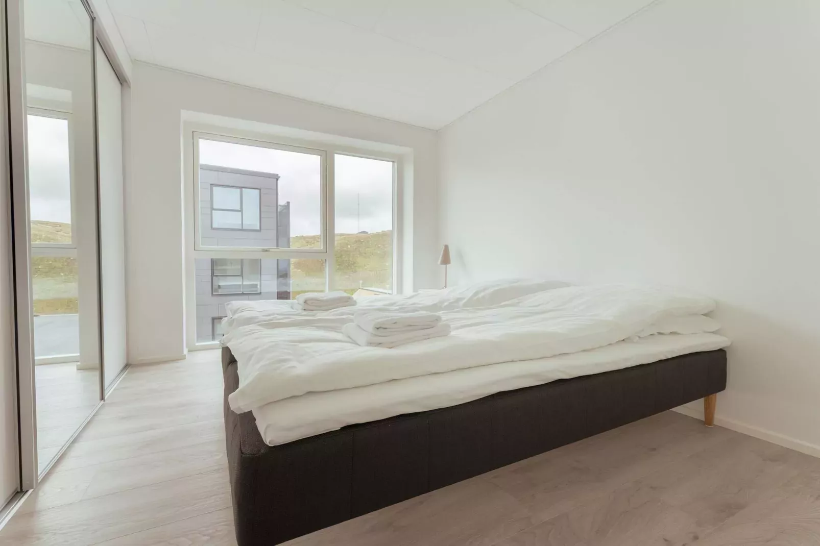 Apartment with the city and sea-views-Indoor