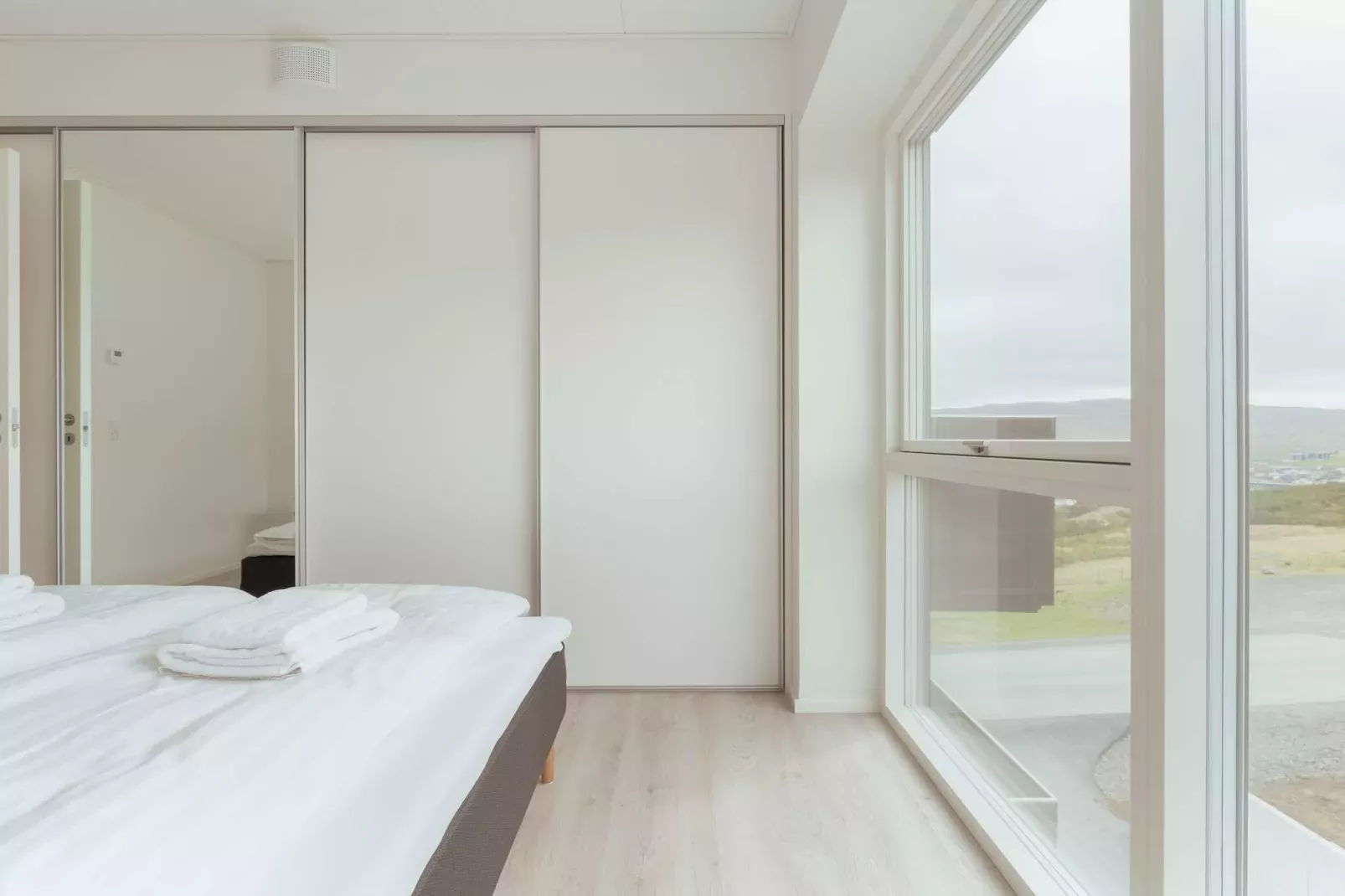 Apartment with the city and sea-views-Indoor