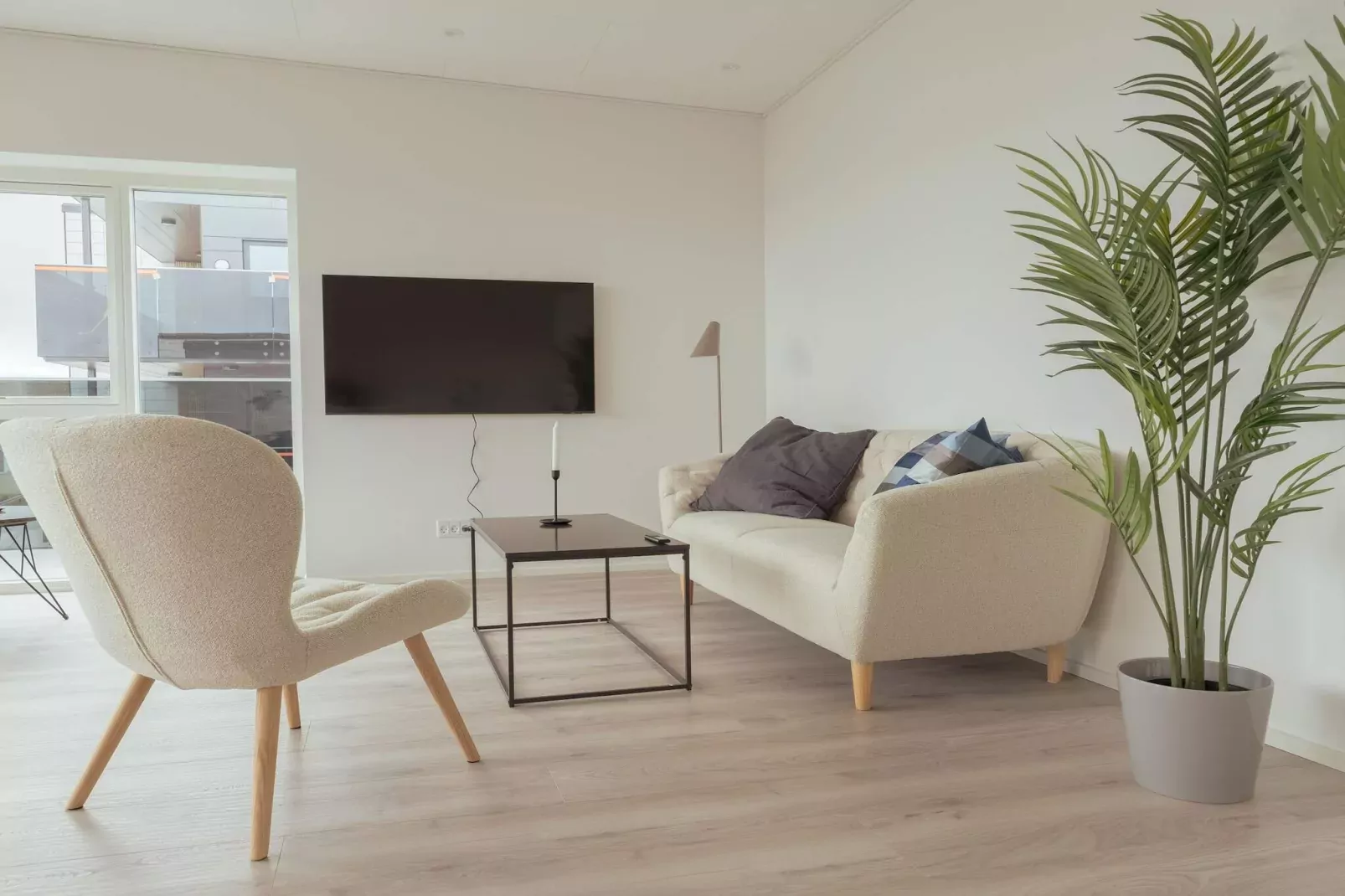 Apartment with the city and sea-views-Indoor
