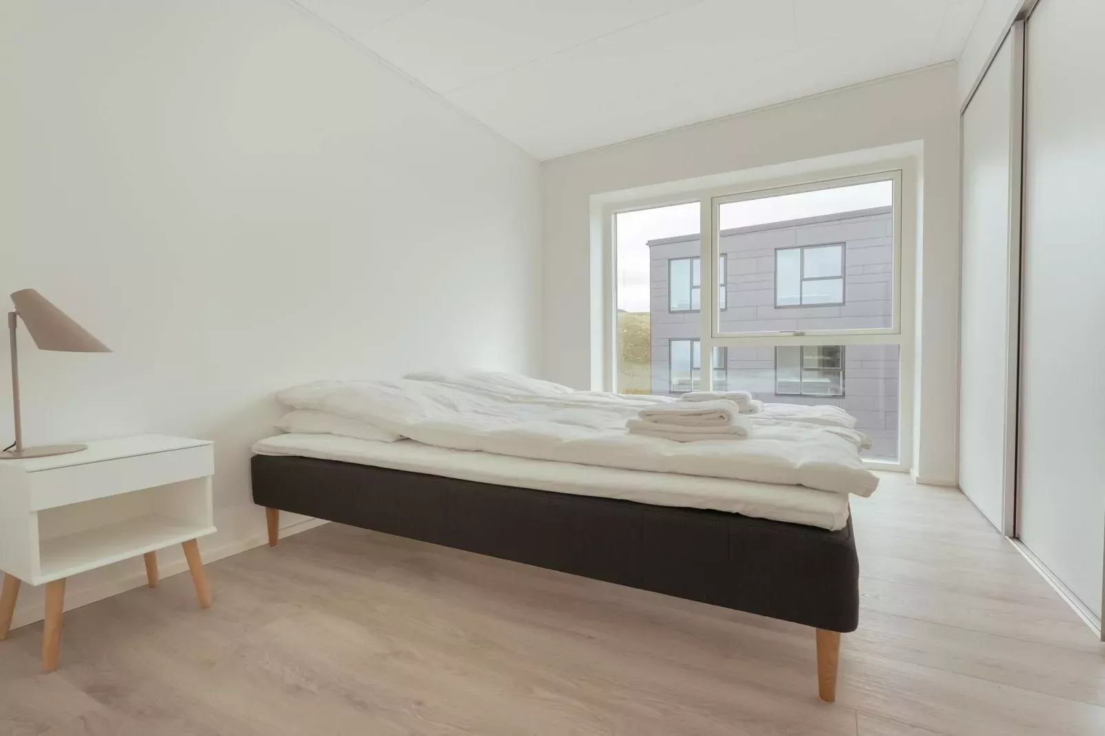 Apartment with the city and sea-views-Indoor
