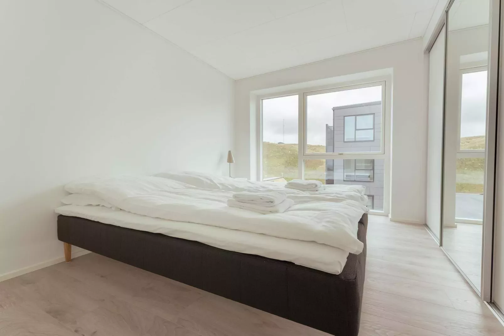 Apartment with the city and sea-views-Indoor