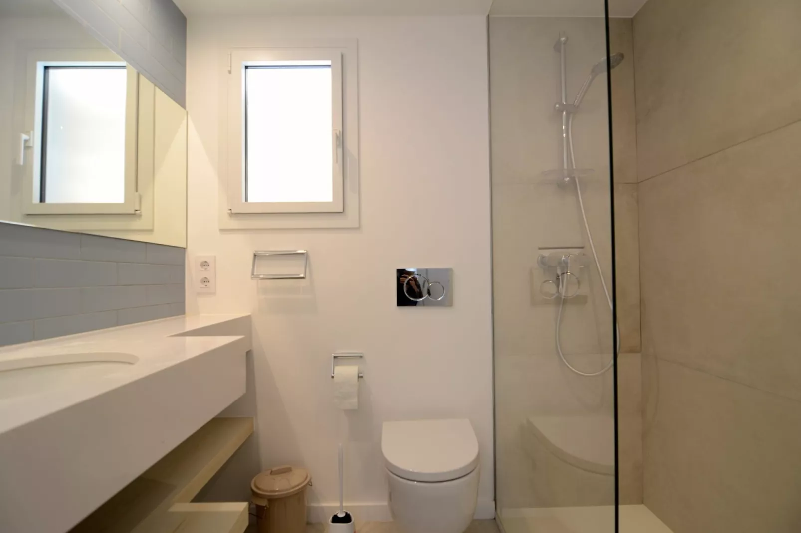 FRONT MAR 701-Bathroom