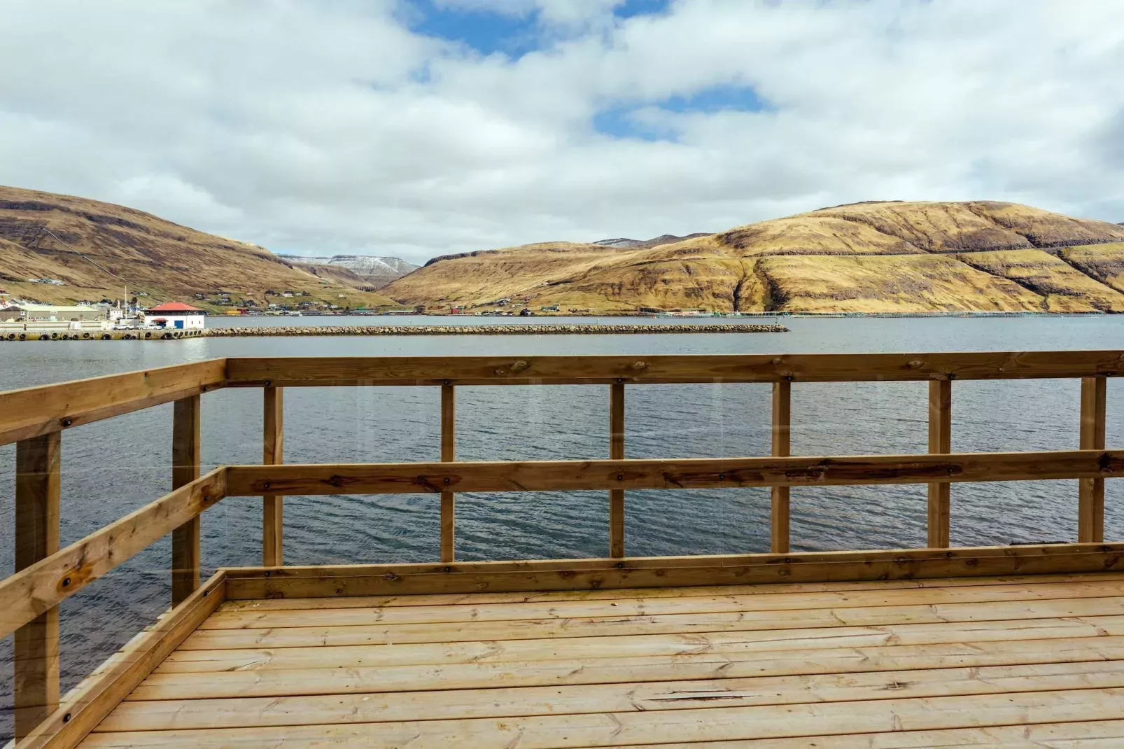 Tranquil Waterfront Gem - By Traum Ferienwohnungen-Water view
