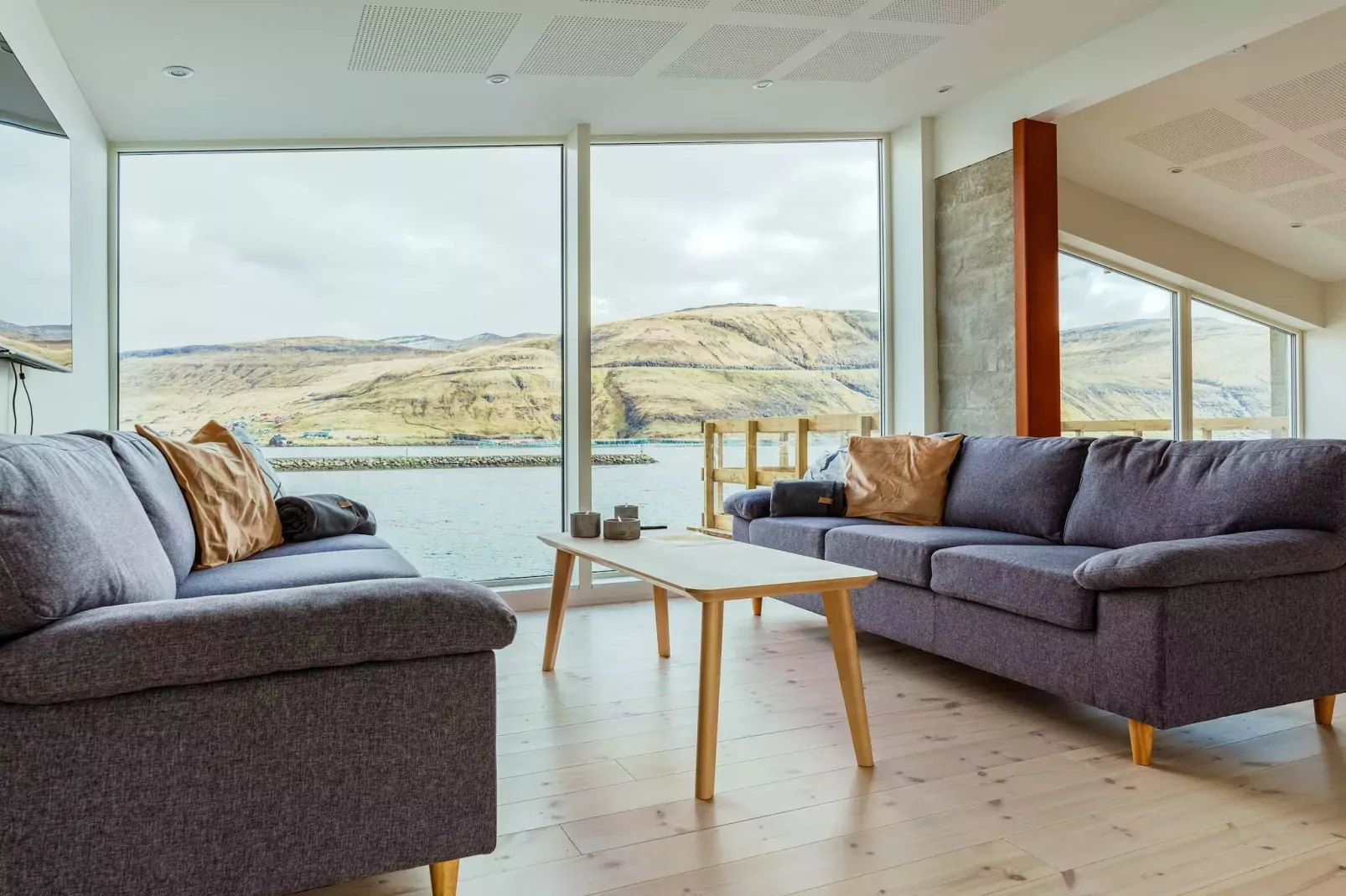 Tranquil Waterfront Gem - By Traum Ferienwohnungen-Indoor