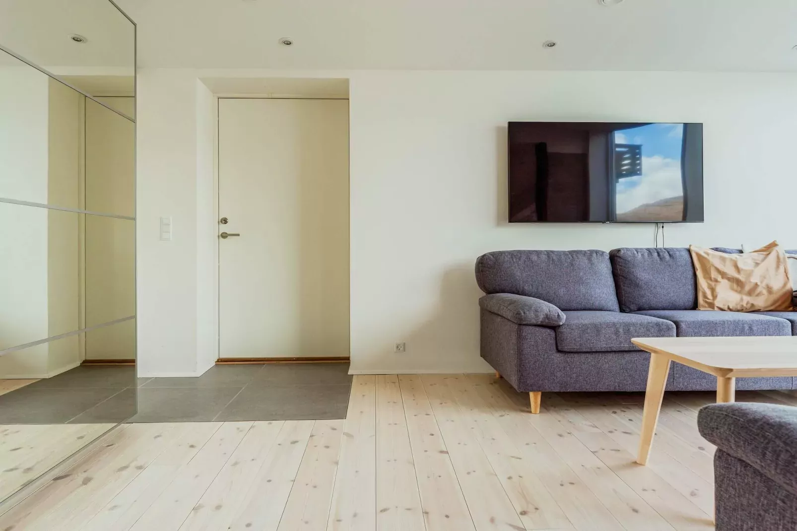 Tranquil Waterfront Gem - By Traum Ferienwohnungen-Indoor