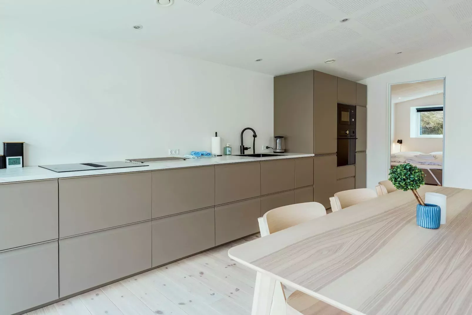 Tranquil Waterfront Gem - By Traum Ferienwohnungen-Indoor