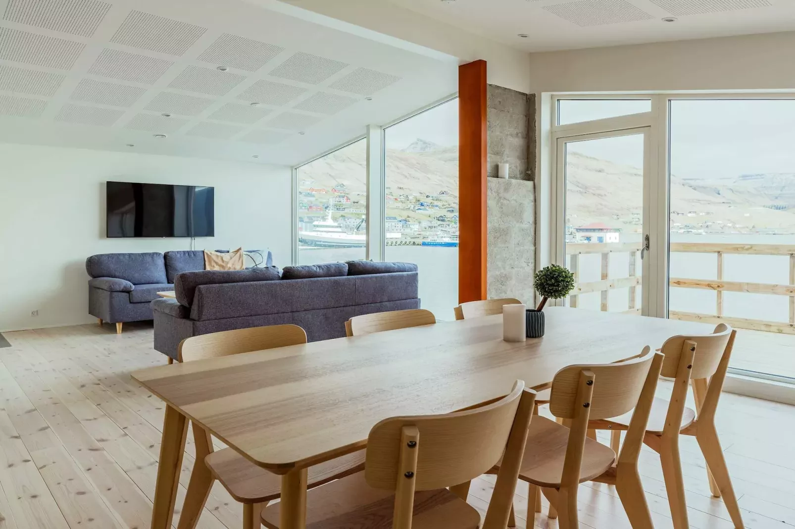 Tranquil Waterfront Gem - By Traum Ferienwohnungen-Indoor