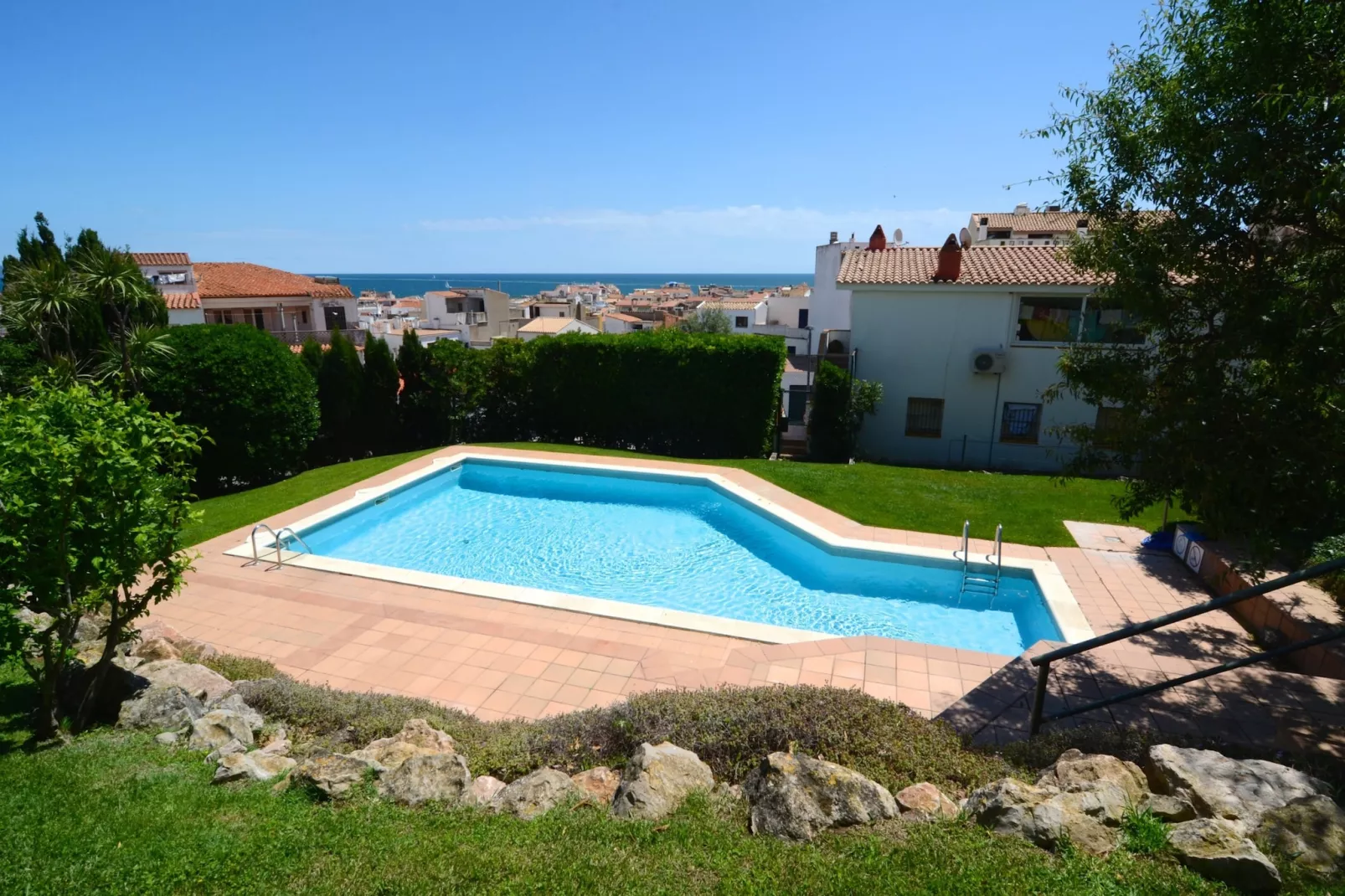 PUIG PADRO 6 1-4-Gardens summer