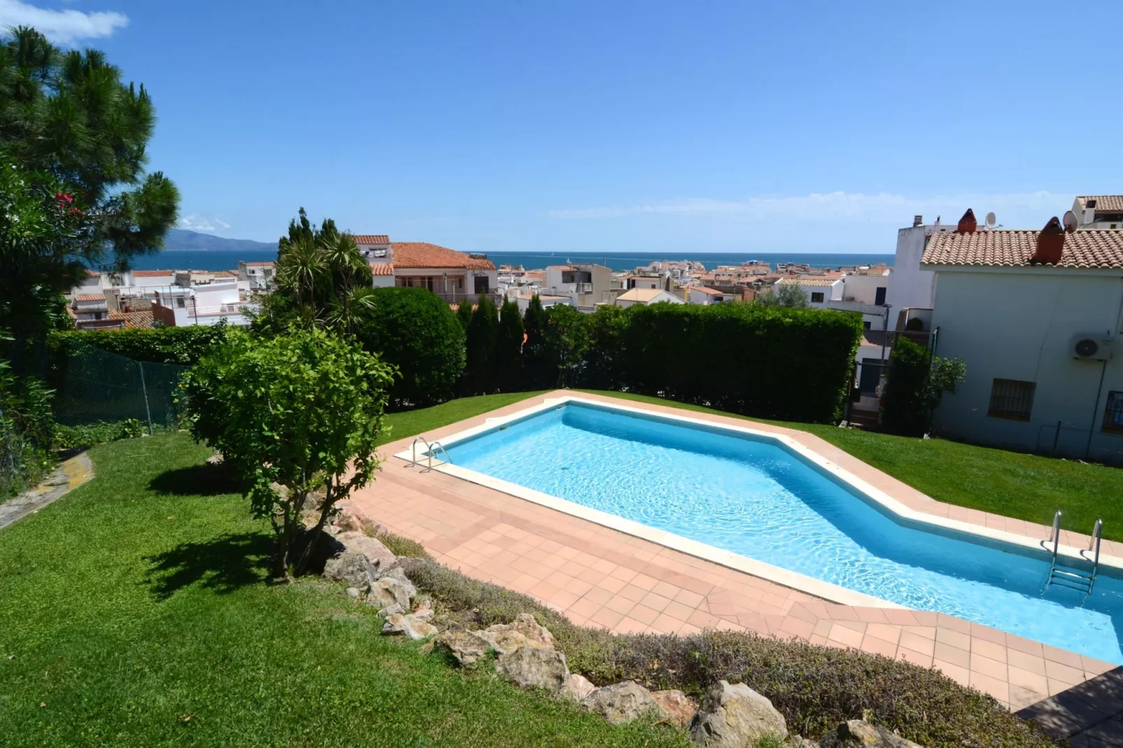 PUIG PADRO 4 1-1-Gardens summer