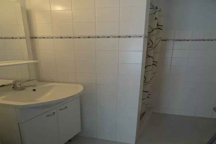 VELASQUEZ 103-Bathroom