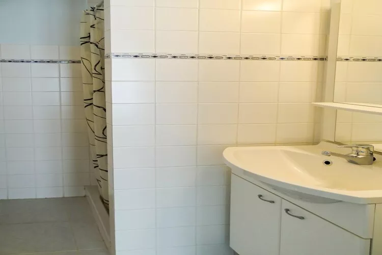VELASQUEZ 103-Bathroom