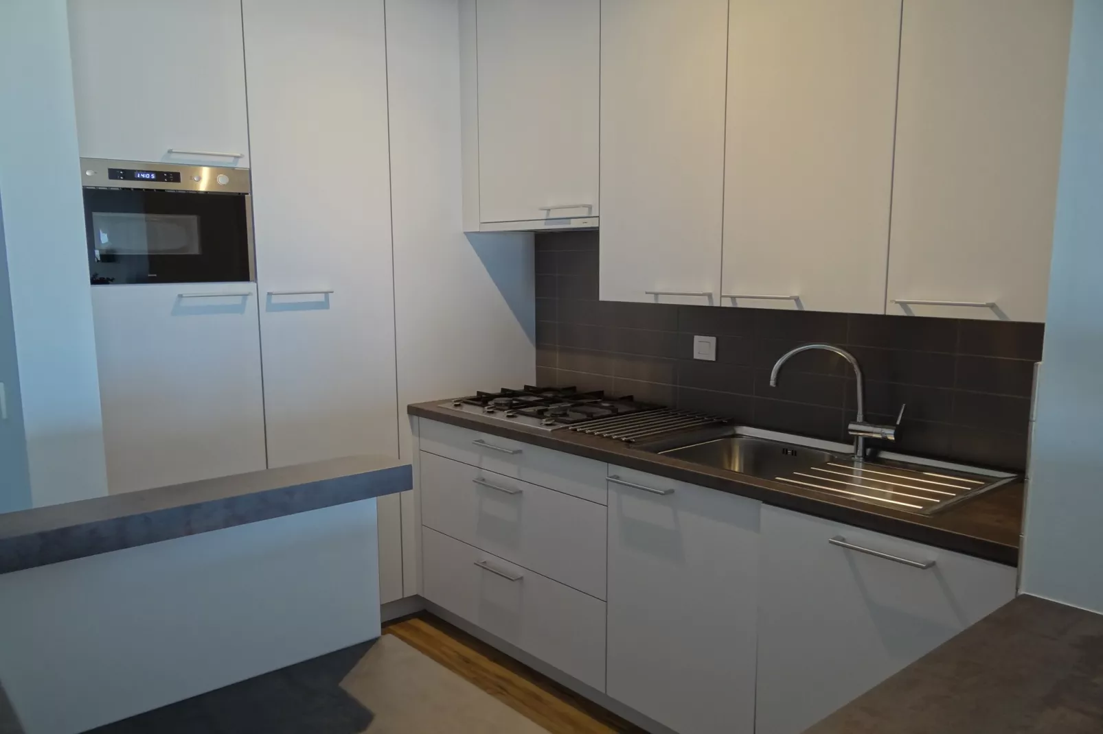 VELASQUEZ 103-Kitchen