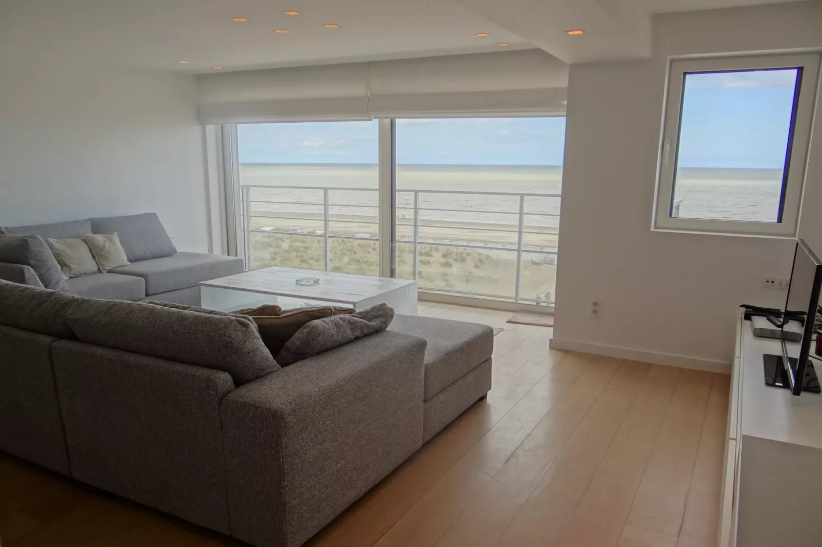 SUN BEACH I-Living room