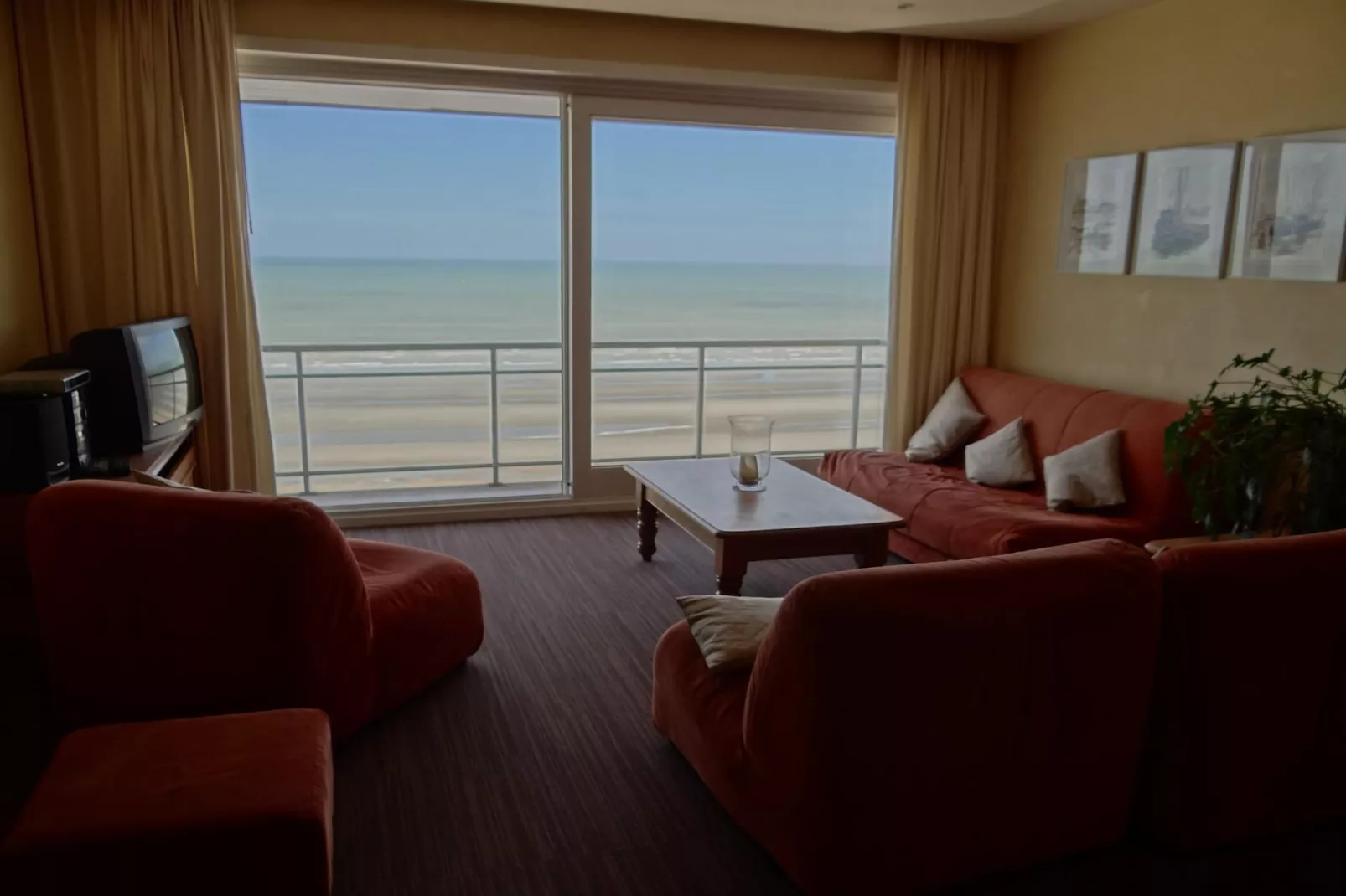 SCORPIO BI-Living room