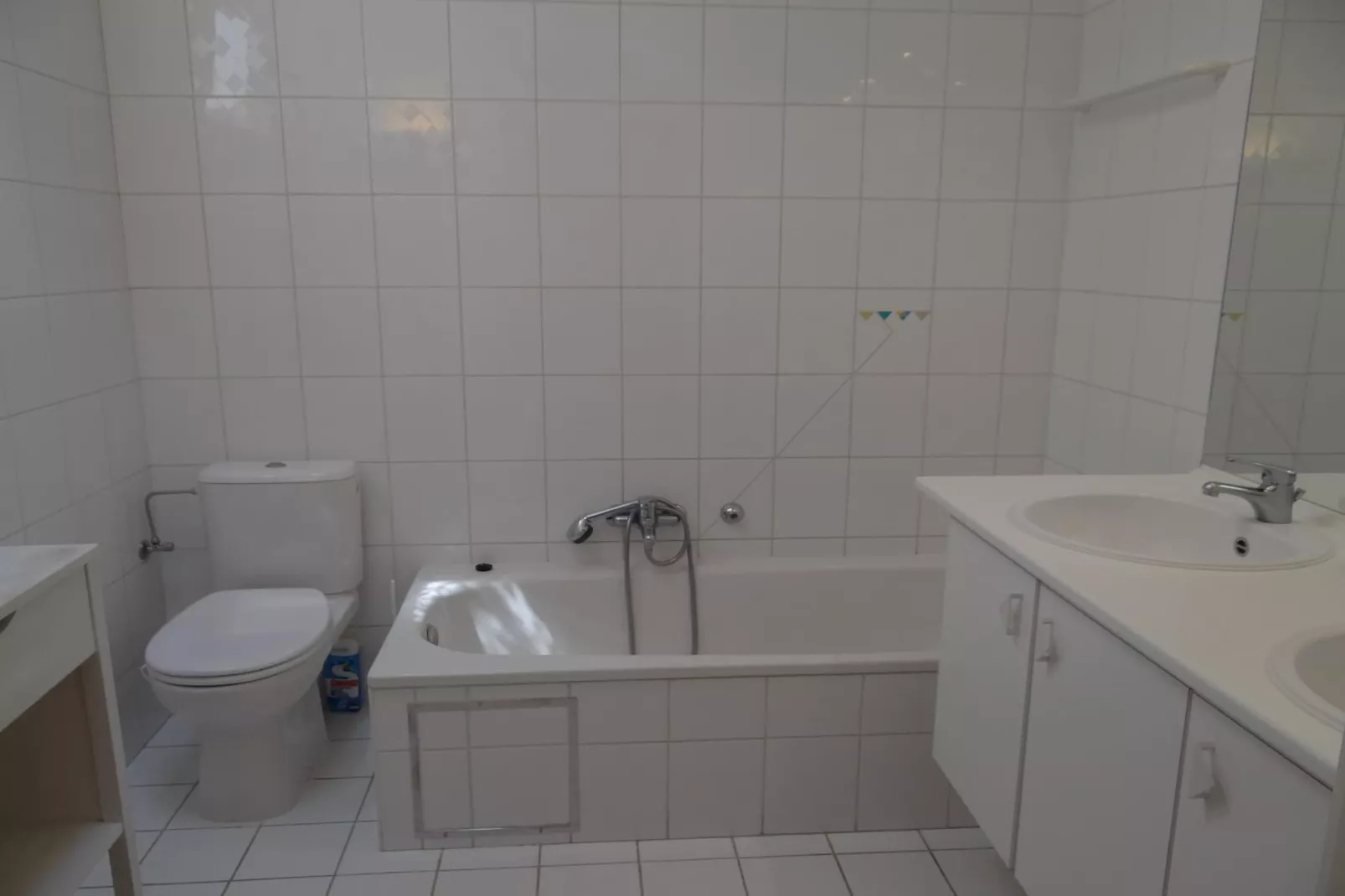 SCORPIO BI-Bathroom