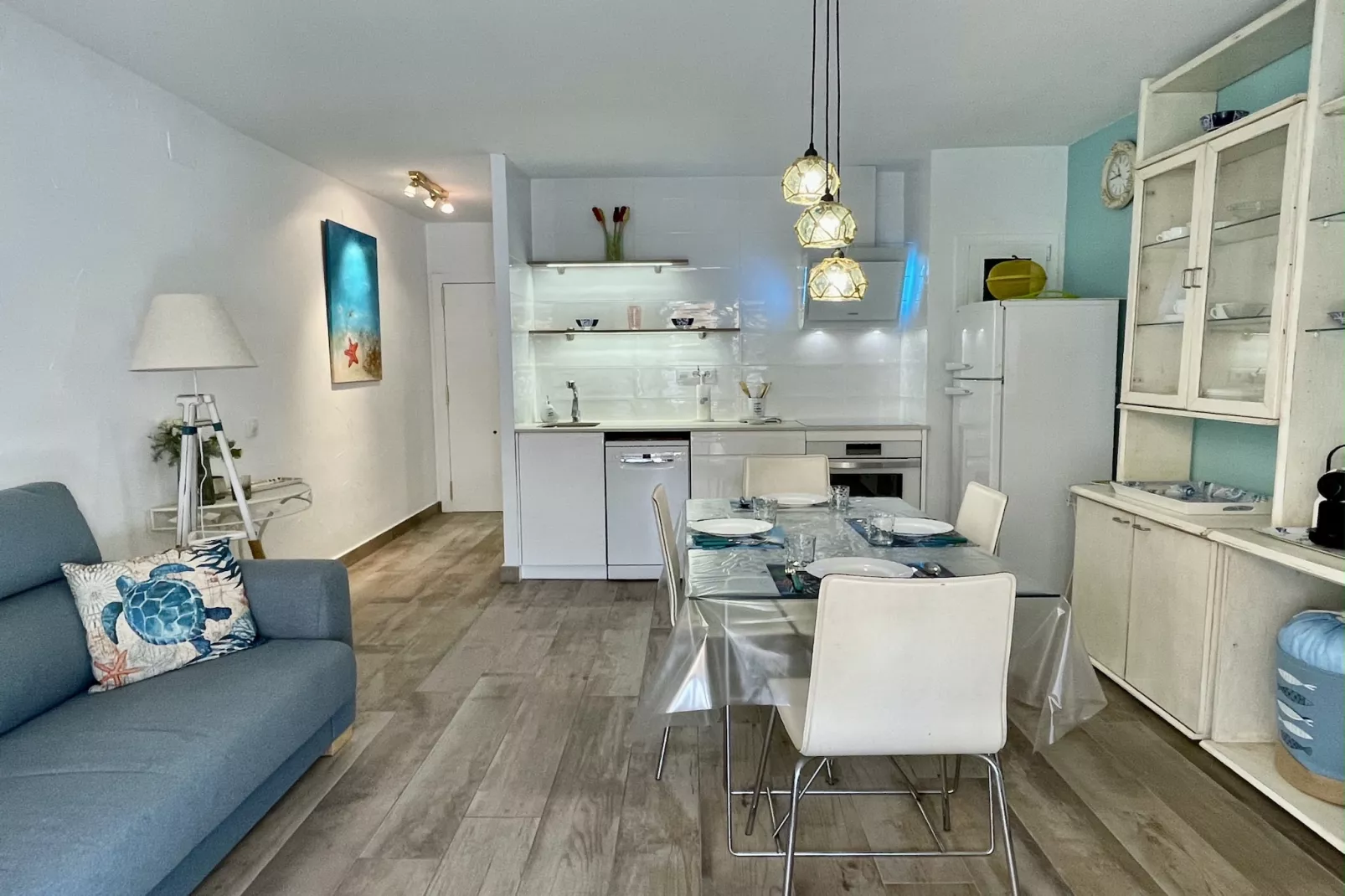 ANDROMEDA-Dining room