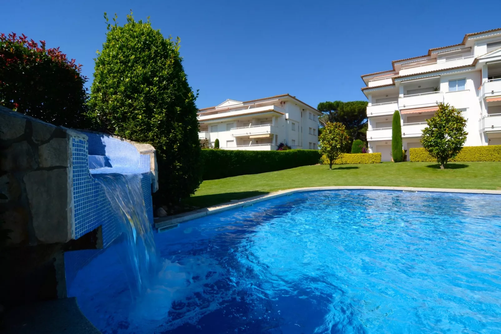 GREEN MAR F 104-Pool