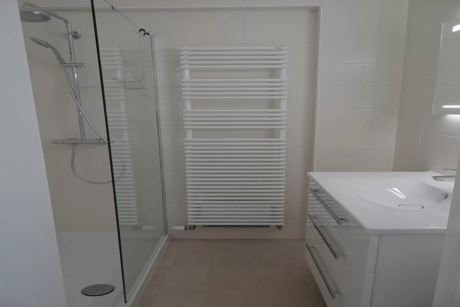 YPERLEE 102-Bathroom