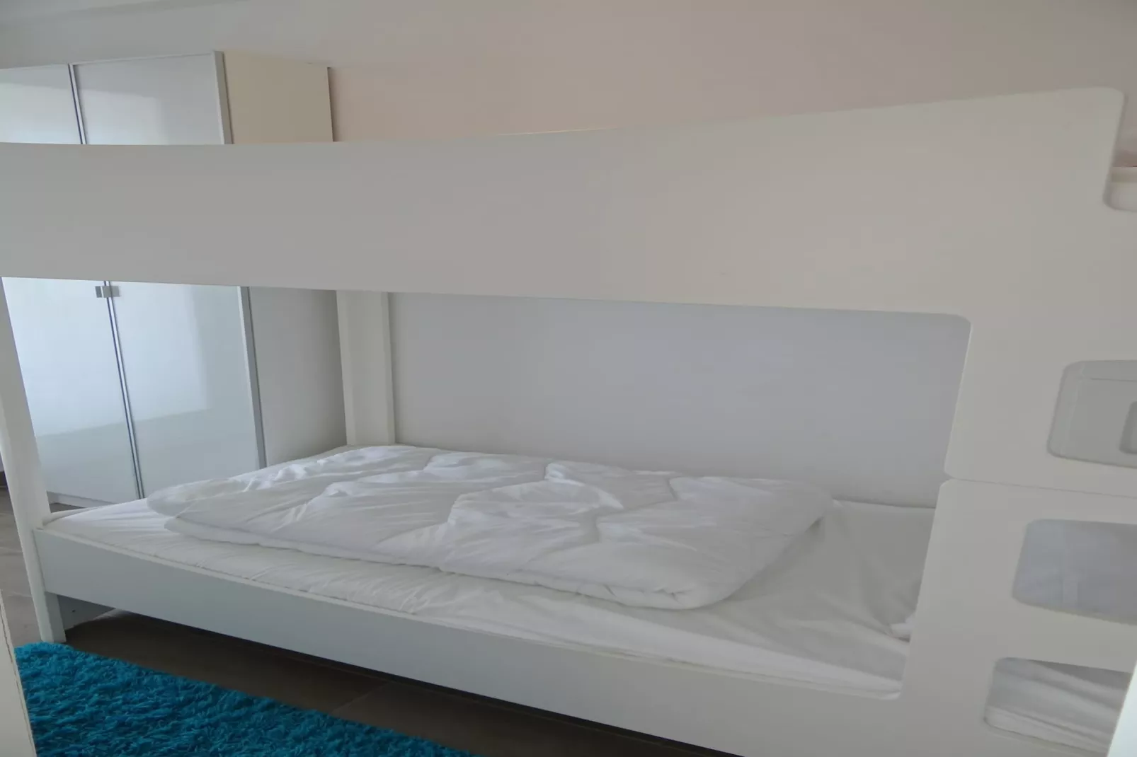 YPERLEE 102-Bedroom