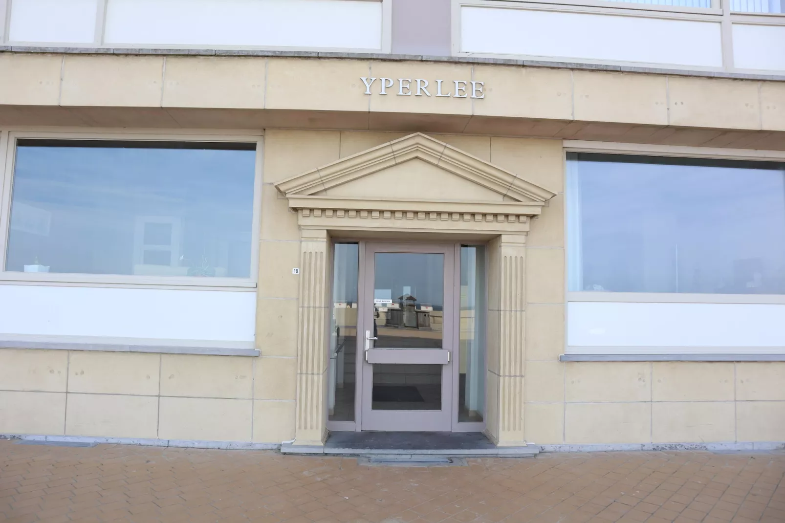 YPERLEE 102-Reception hall