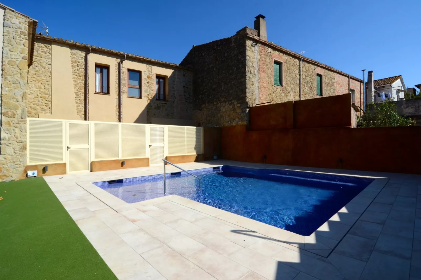 PETIT PALS 103 - LLAFRANC-Pool