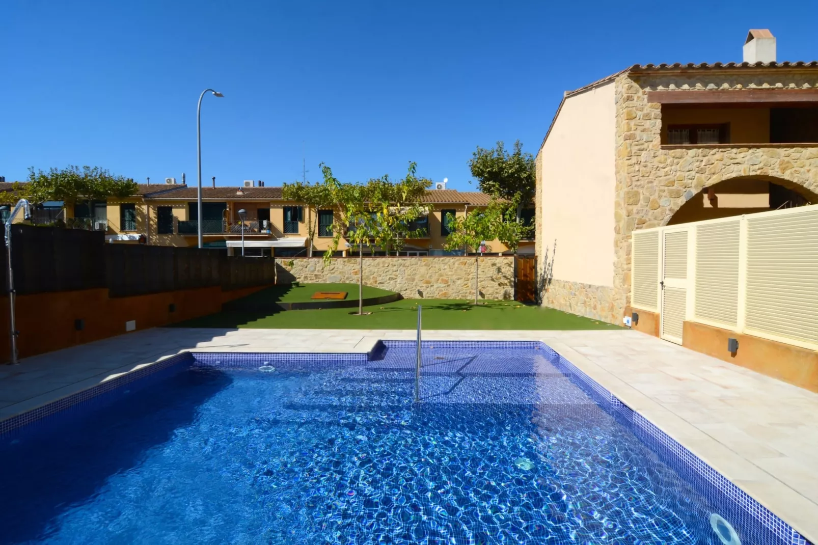 PETIT PALS 103 - LLAFRANC-Pool