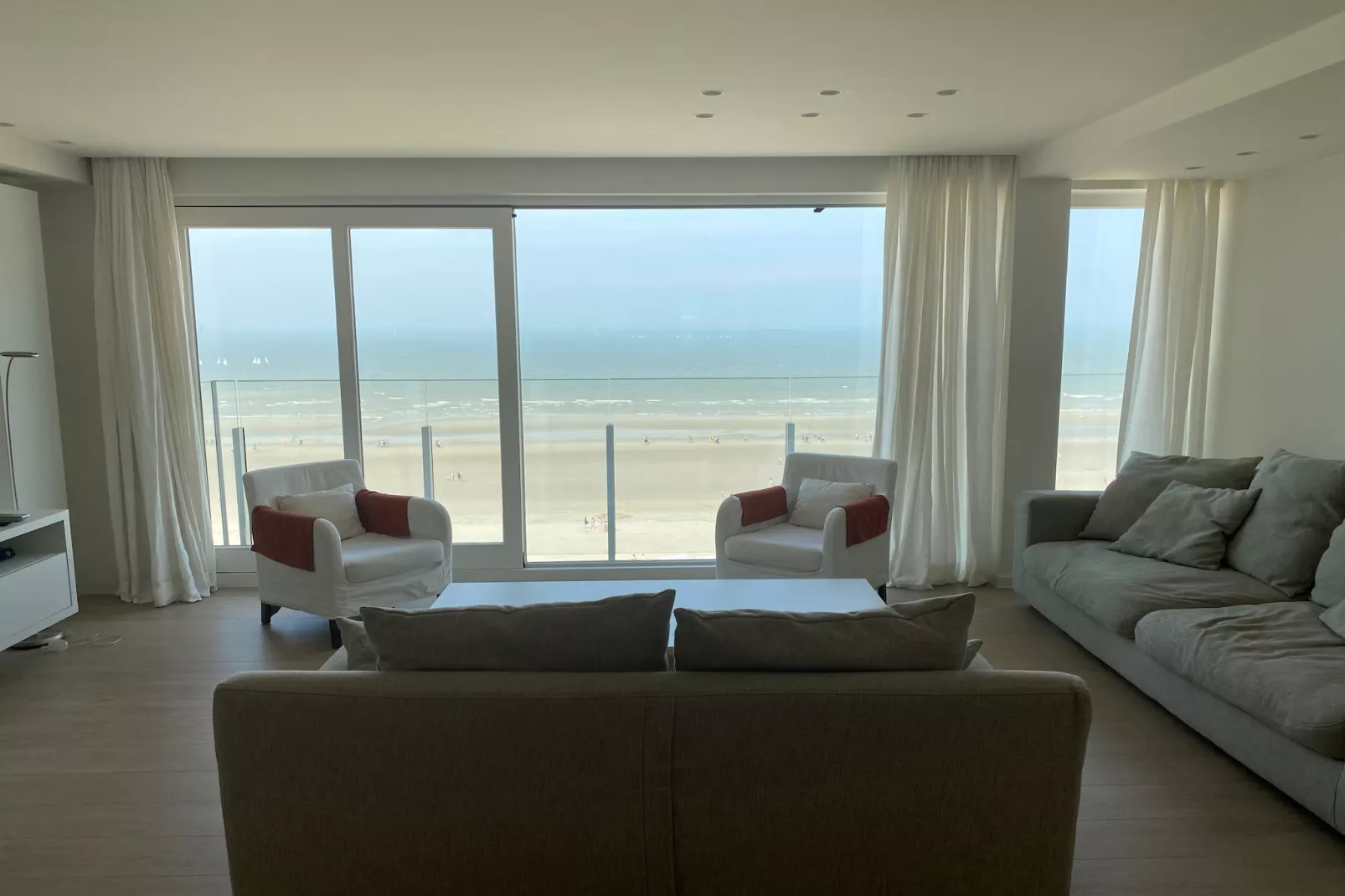 LE GRAND LARGE 701-Living room